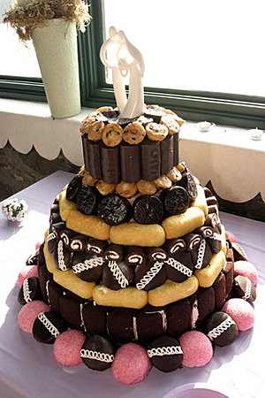 The Best Wedding Cake Ever I am simultaneously disgusted and infatuated 